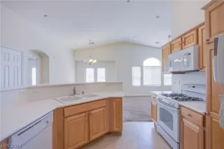 Photo #3: 2587956 Listing 