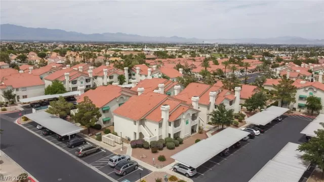 MLS: 2587966 Condo For Sale