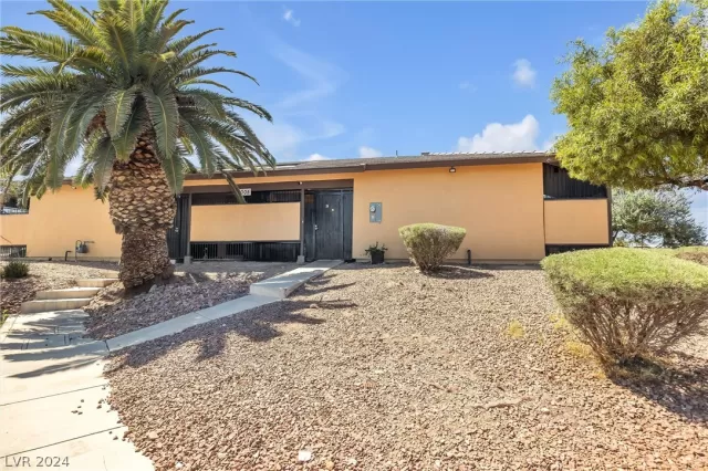 MLS: 2588002 Condo For Sale