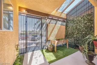 Photo #2: 2588002 Listing 