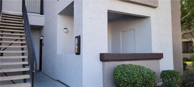 MLS: 2588055 Condo For Sale