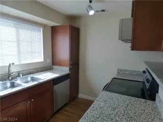 Photo #2: 2588059 Listing 