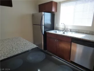 Photo #3: 2588059 Listing 