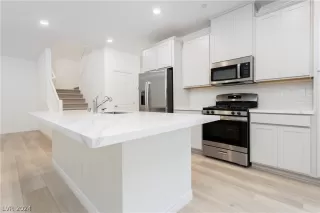 Photo #1: 2588072 Listing 
