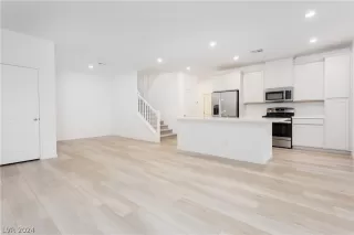 Photo #4: 2588072 Listing 
