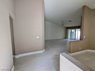 Photo #2: 2588091 Listing 