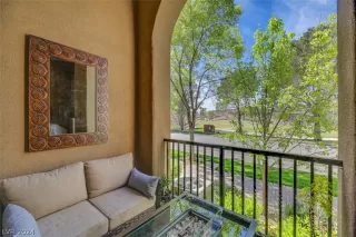 Photo #5: 2588094 Listing