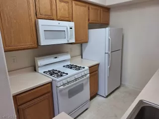 Photo #4: 2588147 Listing