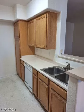 Photo #5: 2588147 Listing