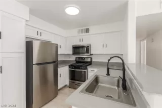 Photo #2: 2588195 Listing 