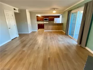 Photo #4: 2588199 Listing