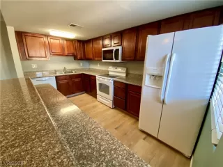 Photo #6: 2588199 Listing