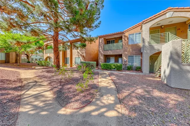 MLS: 2588200 Condo For Sale