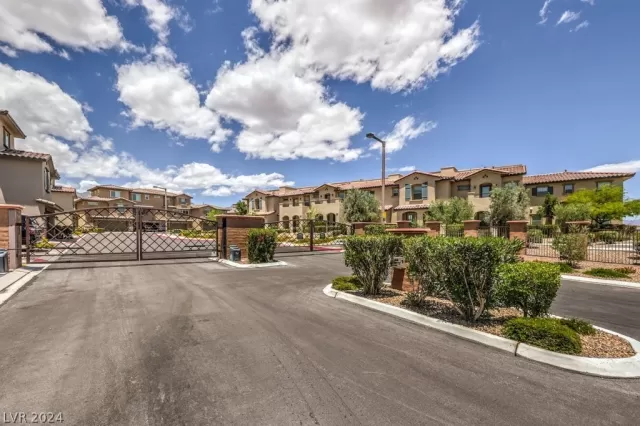 MLS: 2588201 Condo For Sale