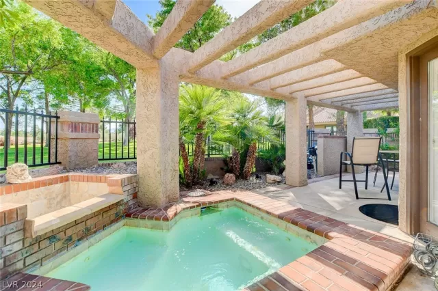 MLS: 2588326 Condo For Sale