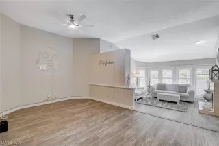 Photo #6: 2588326 Listing