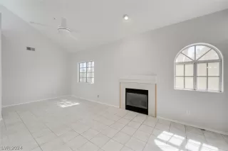 Photo #3: 2588332 Listing