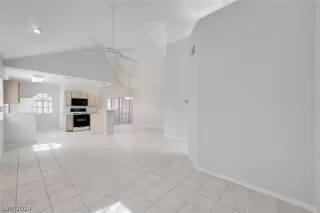 Photo #5: 2588332 Listing