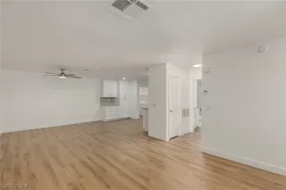 Photo #5: 2588335 Listing