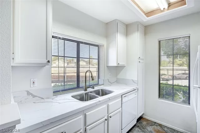 MLS: 2588341 Condo For Sale