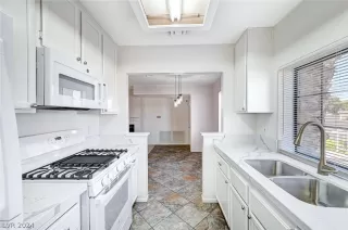 Photo #2: 2588341 Listing