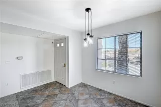 Photo #5: 2588341 Listing