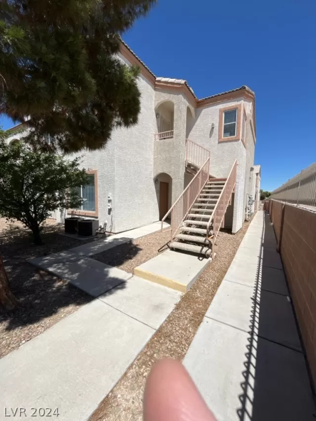 MLS: 2588362 Condo For Sale