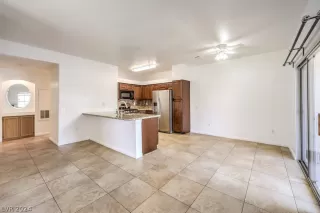 Photo #4: 2588394 Listing