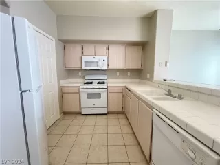 Photo #2: 2588395 Listing 