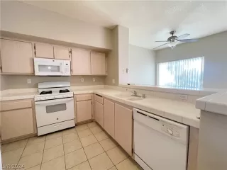 Photo #3: 2588395 Listing 