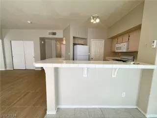 Photo #4: 2588395 Listing 