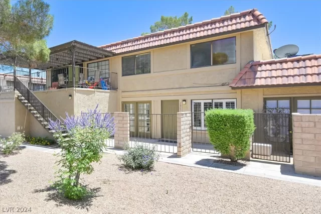 MLS: 2588401 Condo For Sale