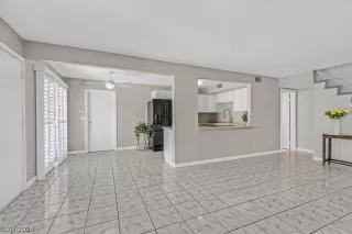 Photo #3: 2588401 Listing