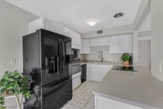 Photo #5: 2588401 Listing