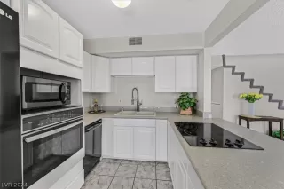 Photo #6: 2588401 Listing