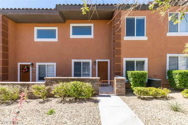 MLS: 2588445 Condo For Sale