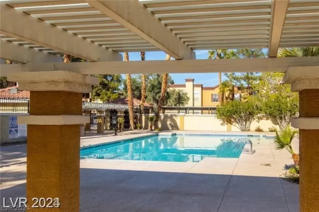 MLS: 2588514 Condo For Sale