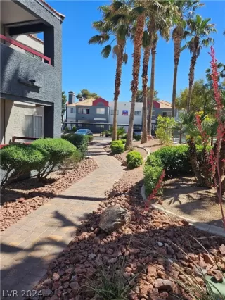 Photo #6: 2588548 Listing 