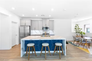 Photo #2: 2588549 Listing