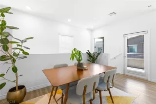 Photo #5: 2588549 Listing