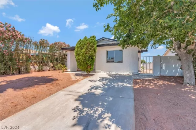 MLS: 2588568 Condo For Sale