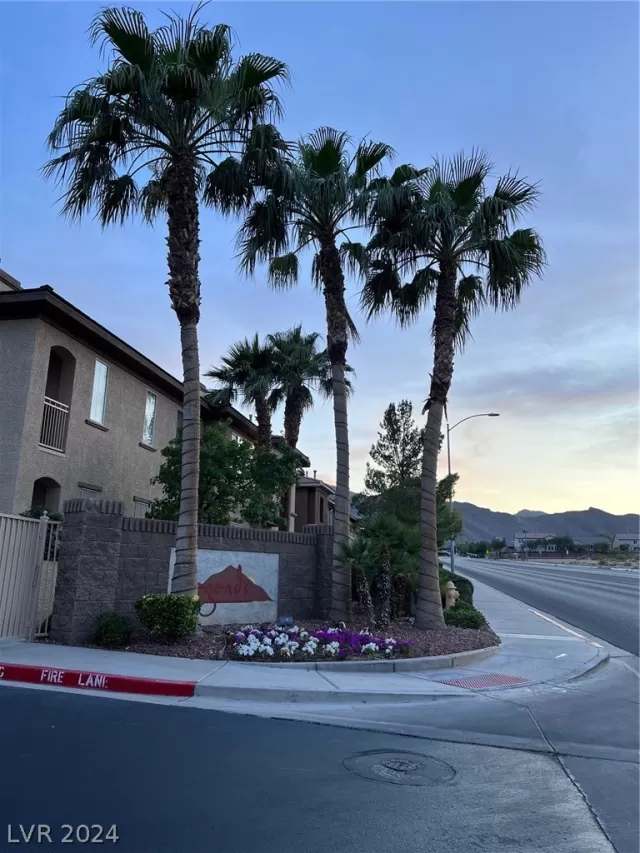 MLS: 2588577 Condo For Sale