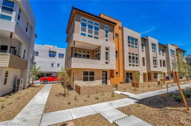 MLS: 2588591 Condo For Sale