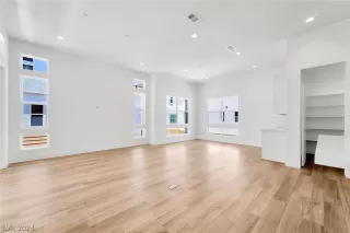 Photo #4: 2588591 Listing