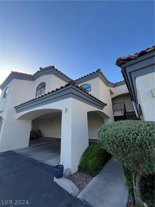 MLS: 2588602 Condo For Sale