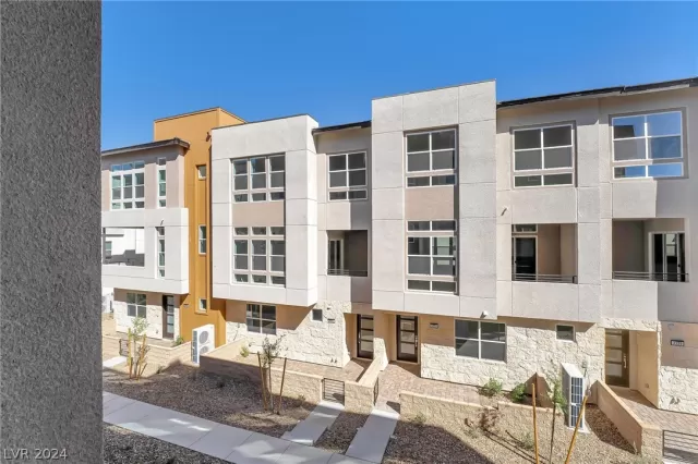 MLS: 2588604 Condo For Sale