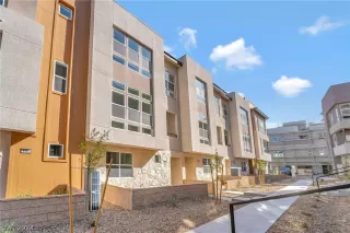 Photo #1: 2588604 Listing