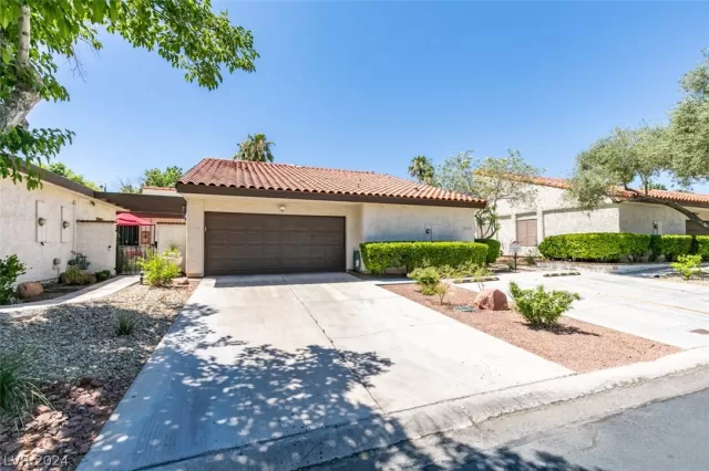 MLS: 2588605 Condo For Sale