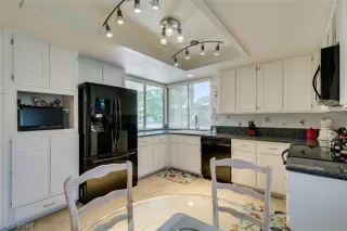 Photo #1: 2588605 Listing 