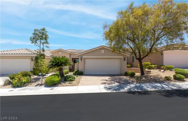 MLS: 2588617 Condo For Sale
